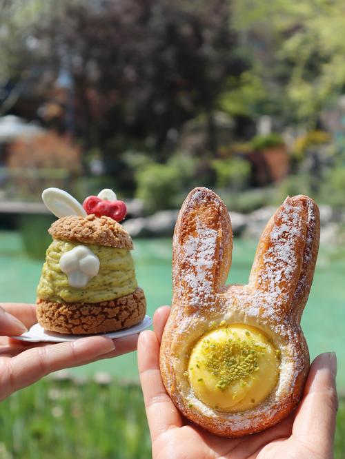 暖心！每体：拉菲尼亚拌成复活节兔子，给爱子送节日惊喜