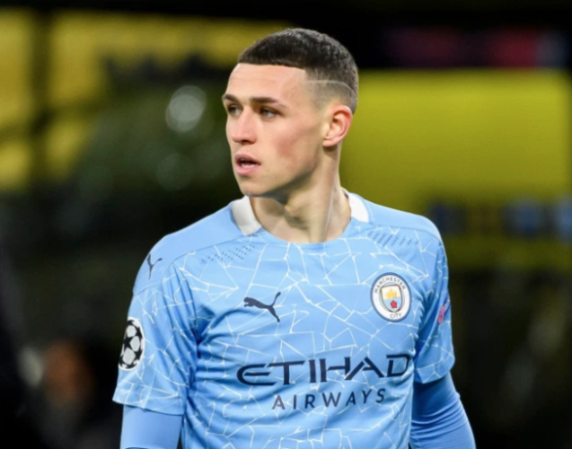 太阳报:切尔西足总杯边裁曾是警察,因涉嫌胁迫女性而被警队停职