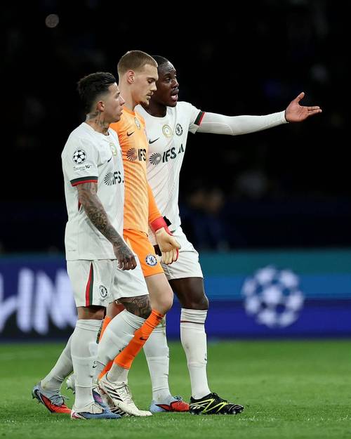 欧足联预测巴黎红军首发:登贝莱K77出战,萨拉赫搭档埃基蒂克