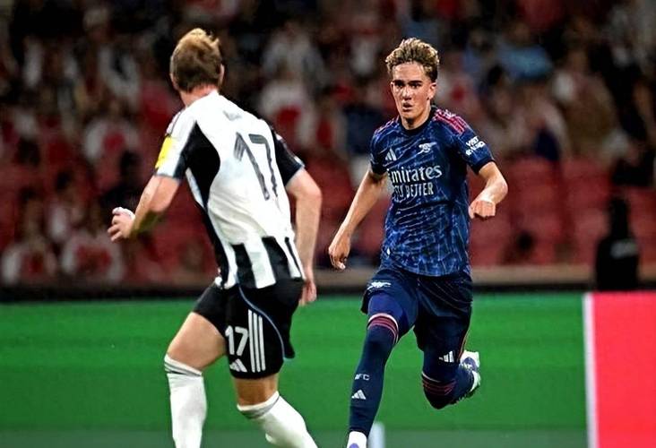 是个文青!热刺官方:前青训门将阿尔菲·怀特曼将举办个人摄影展