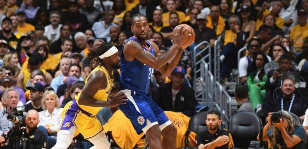 雷迪克:今晚我们努力让肯纳德更多的从无球去接球 蒂米打得很棒