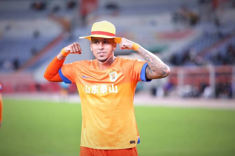 能否复出？克雷桑晒健身房照片，他因伤缺席泰山上轮联赛