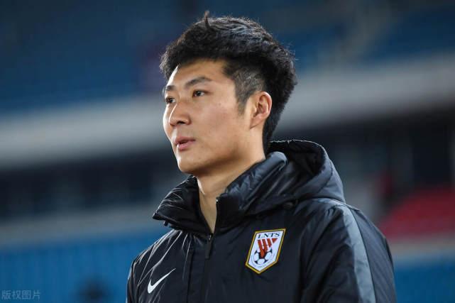 足协裁判评议认定:韩镕泽禁区外手触球,属于SPA,非DOGSO