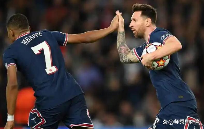 登贝莱vs埃基蒂克本赛季欧冠每90分钟数据:前者进球、助攻均占优