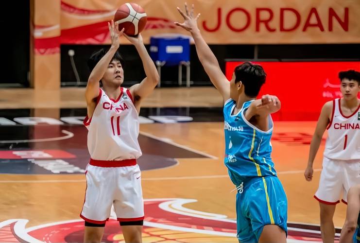 中国U18男篮走进响水中学 开展篮球公益交流活动