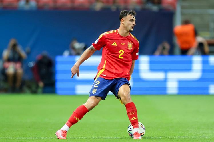 赫拉德·马丁:红牌改变了一切 普比尔明显用了手但VAR本该看到