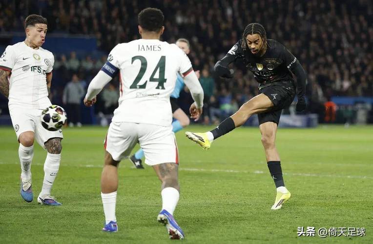 克瓦拉茨赫利亚:安菲尔德的气氛会很震撼,我们必须做好准备