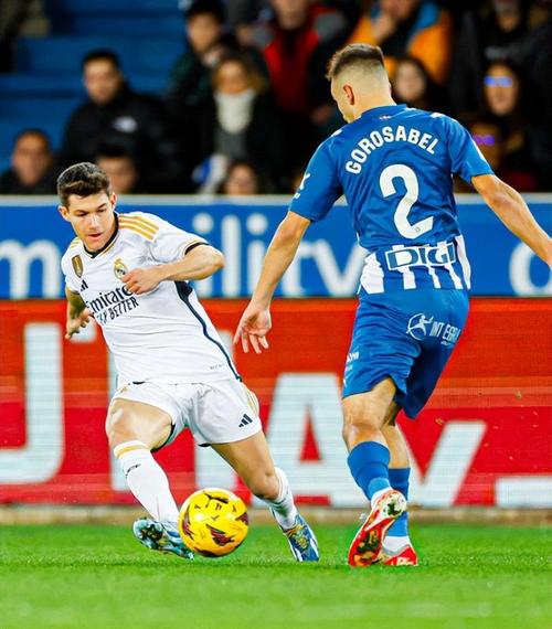 龙赛罗怒喷：塔没被罚下令人愤慨 裁判嫉妒皇马！VAR有什么用