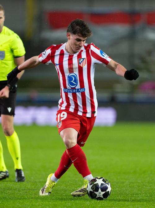 精彩任意球破门,阿尔瓦雷斯社媒晒庆祝照:现在该回主场作战了!