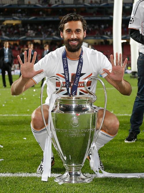 六台:阿韦洛亚告诉球员,要在下场联赛中奠定欧冠逆转的基石