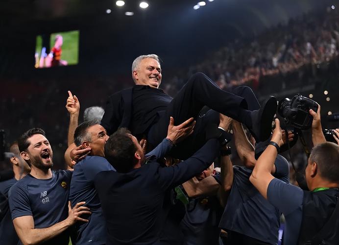 朱利亚诺赛后和记者冲突:你看穆索整场开过门球吗?他从来都不开