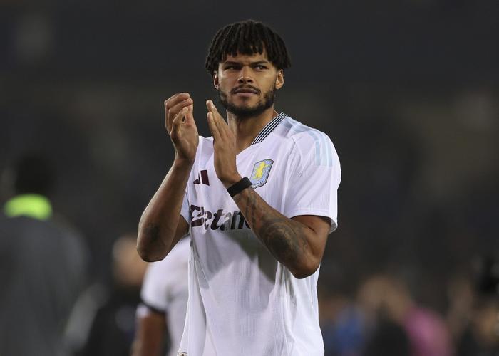 又是手接球争议！此前加布“孩子般错误”没判点，明斯被判点