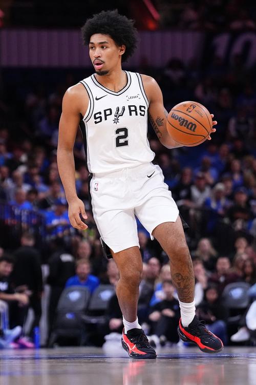 这全能新秀!哈珀13中6得到13分6板4助2断2帽 5失误需改进