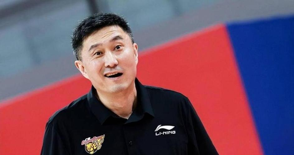 媒体人：崔永熙现在有拼劲&努力找回最佳状态 但杜锋别让他打四了