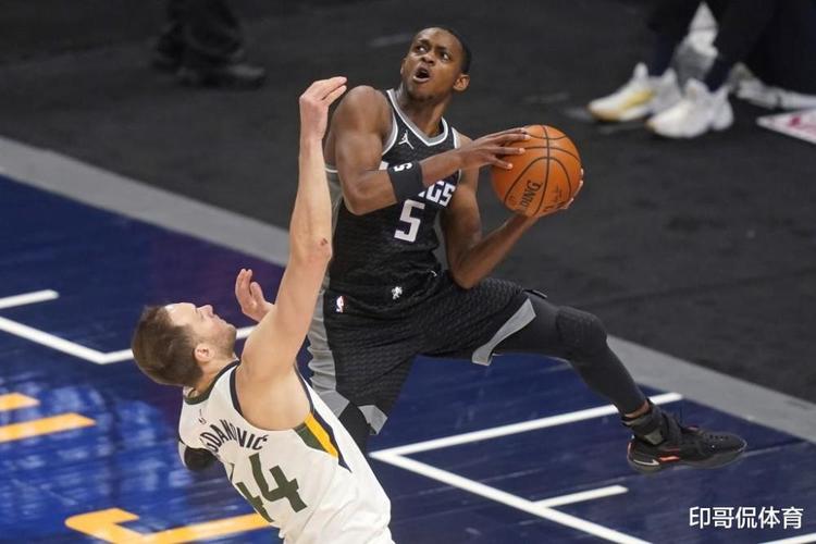 米奇：福克斯在平衡球队方面做得很好 他任何时候都能接管比赛