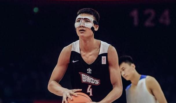 加入转校大军!经纪公司官宣:赵维伦和淡厚然均申请转学