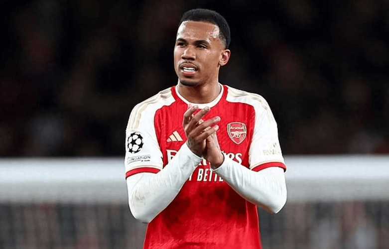 六台：巴萨球员抗议普比尔手球，但VAR裁判不清楚巴萨在抗议什么