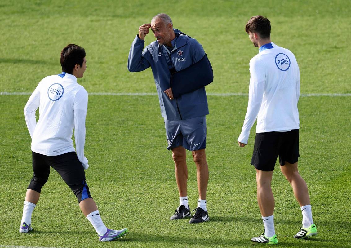 萨福诺夫谈此前失误:犯错被批评很正常,在大球队就是这样