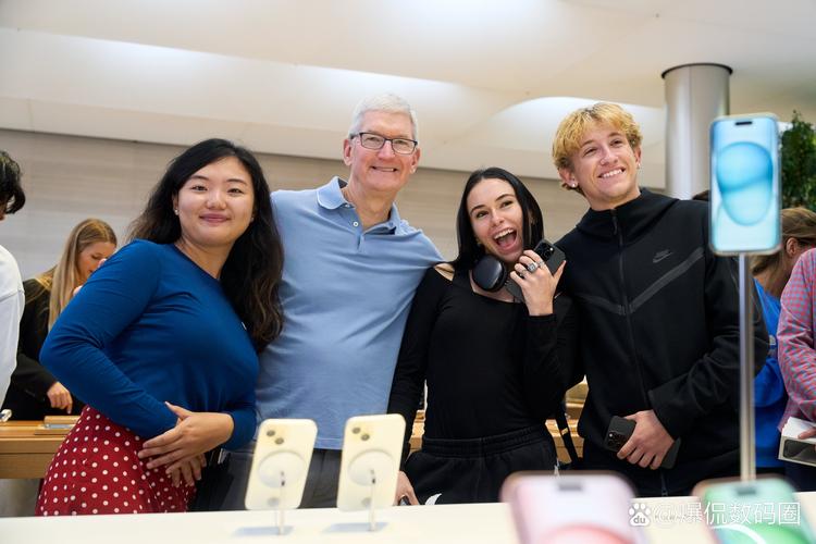 库克:KD是群聊里灌水最活跃的 他已达到爱咋咋地的境界 就是真实