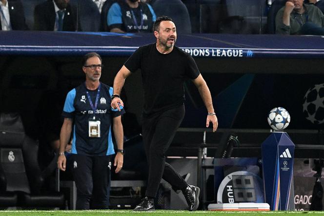 新帅来了!德泽尔比参观热刺球场,并与球迷们见面