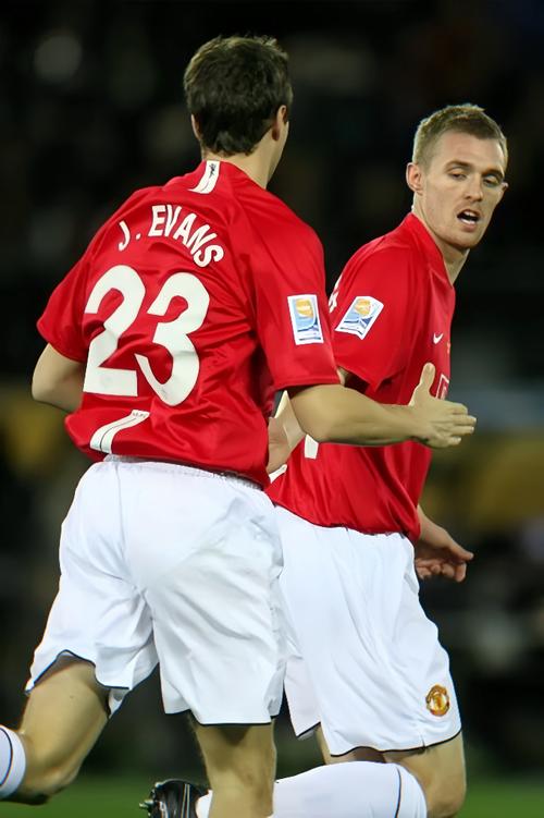 埃文斯:刚从球员转换到教练感觉有些奇怪,现在和卡里克合作很好