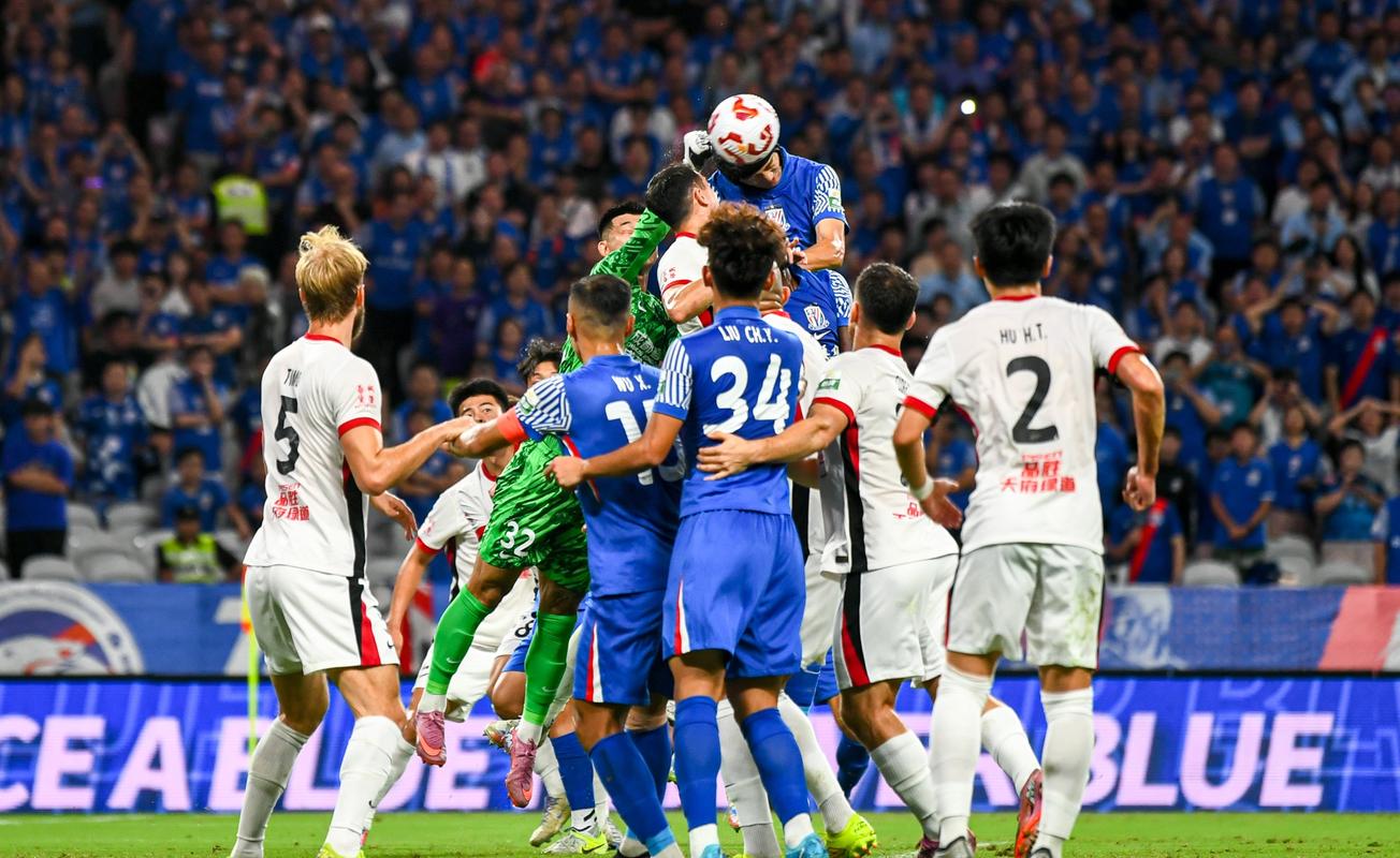 不讲武德英超青年杯小组赛末轮,狼队U15队半场7-0申花