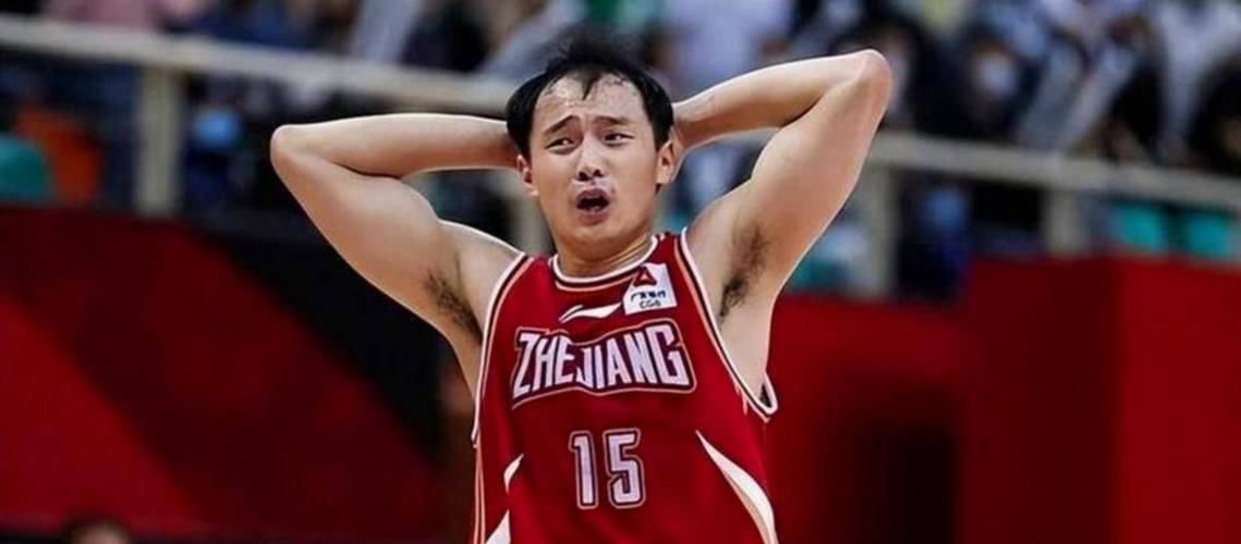 记者谈有球迷批王奕博不配顶薪：在CBA各队想挖人就得出高昂代价