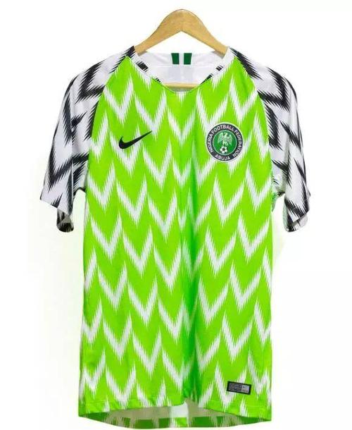 售价正品1/10！中国香港海关查处1万件世界杯盗版球衣，仿真度高