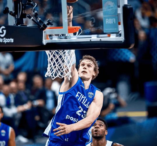 当地特产!亚特兰大某男模脱衣舞俱乐部向安吉尔·里斯免费赠票