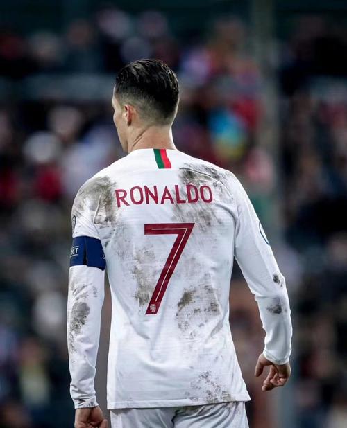 麦肯尼：C罗职业素养传闻是真的，他赛后凌晨3点泡冰浴早上还训练