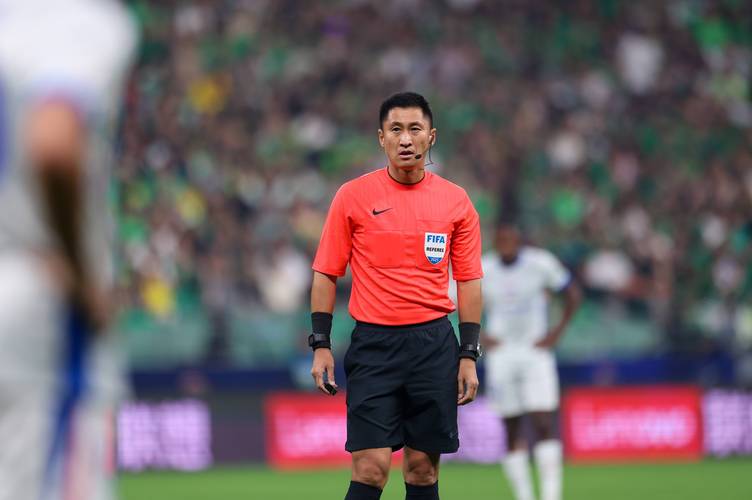 直播吧:马宁、傅明、周飞入选2026年世界杯裁判初选名单