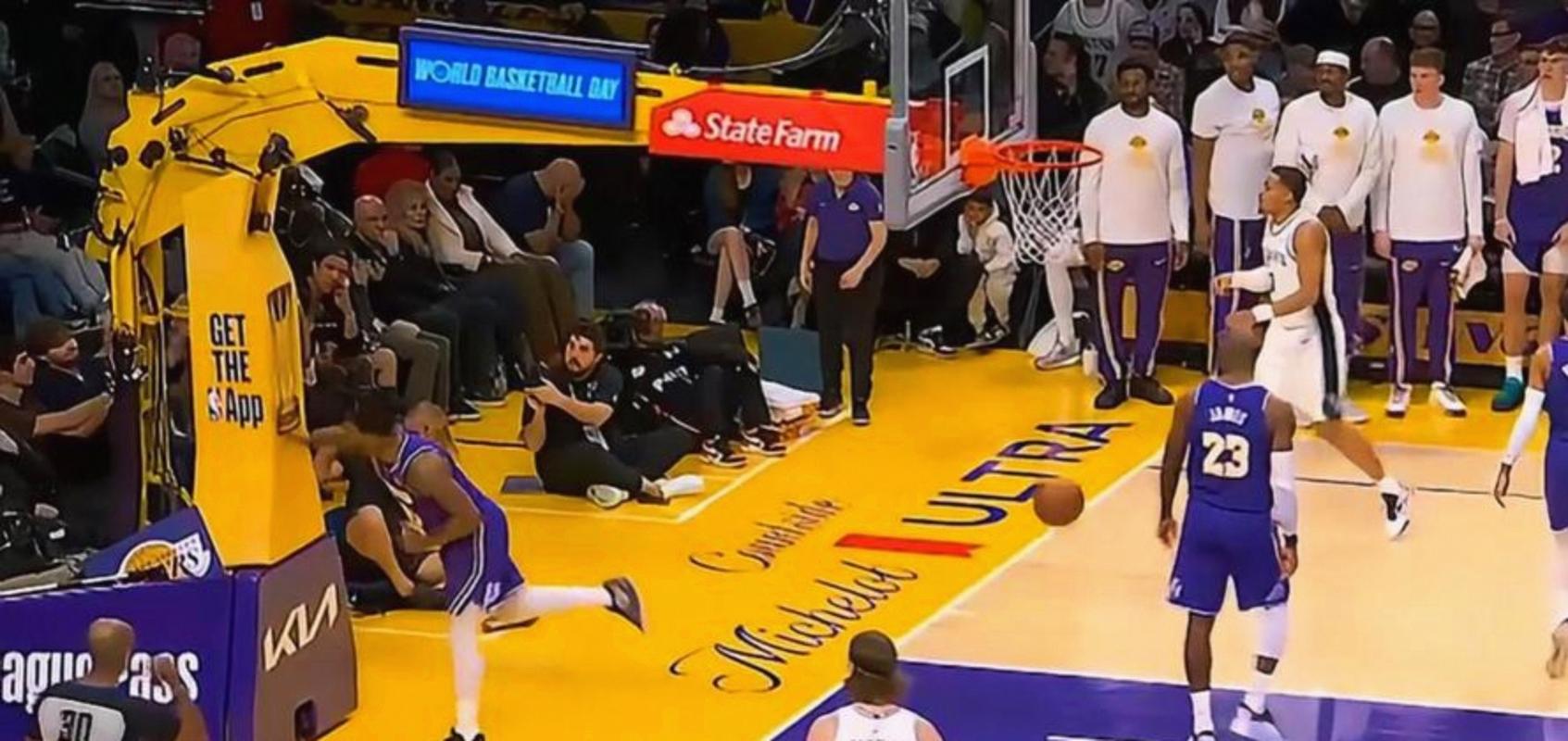 场均9.5分2.8板！湖人客战勇士 斯玛特因右脚踝扭伤缺阵