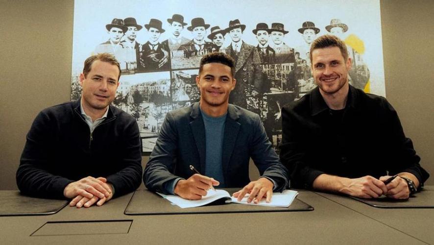 图片报：在多特官宣今夏将签下普拉特斯后，他在克鲁塞罗没出场过