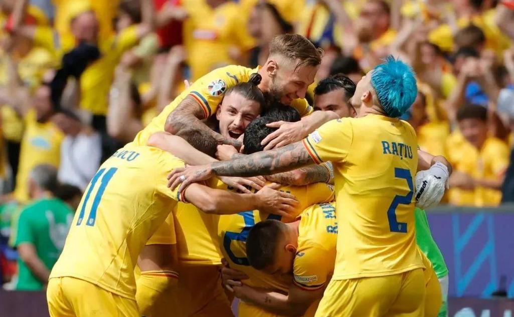 记者：被禁赛后的米特里策依然参加浙江队合练，但未随队前往客场