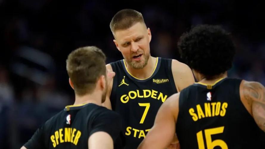 波津缺席的具体原因?科尔:我也不知道 队医就告诉我他明天能打