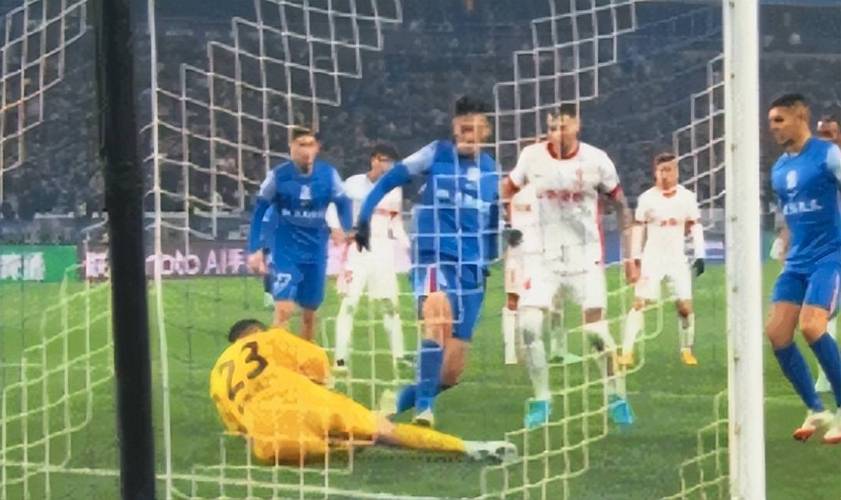 媒体人:上轮国安客场遭遇严重误判,当时的主裁甄伟本轮没有执法