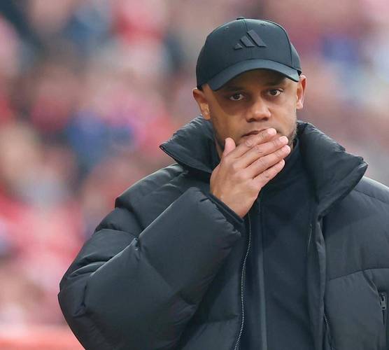 记者:拜仁球员给孔帕尼庆祝40岁生日,在餐厅唱生日歌