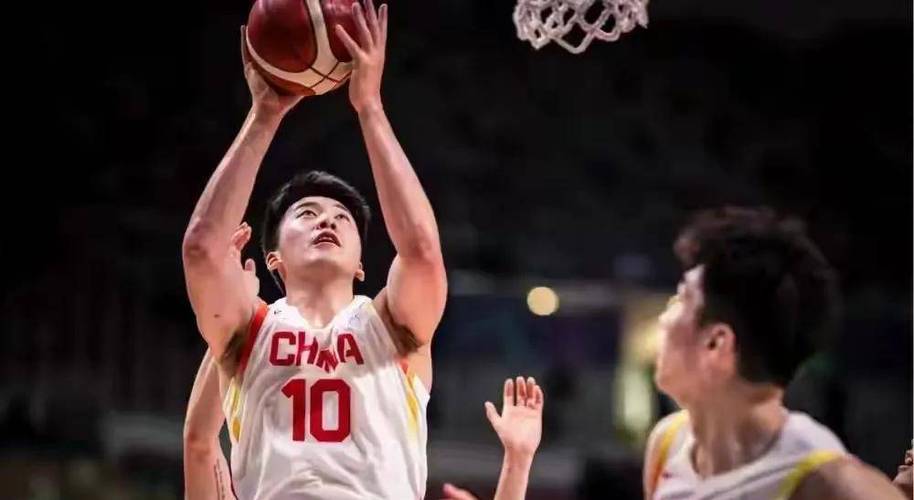 媒体人：王俊杰今夏任务繁重 要找适合的学校 还要接受国家队征召