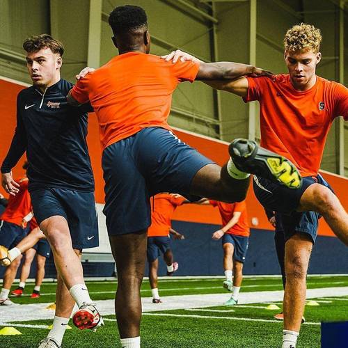 这是卢卡斯中超第100场首发，他本赛季在对方半场传球成功率89.3%