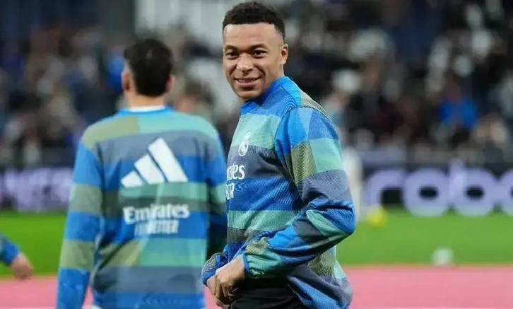 血迹明显!姆巴佩脸部被对手打到后眼角流血,裁判最终未判点