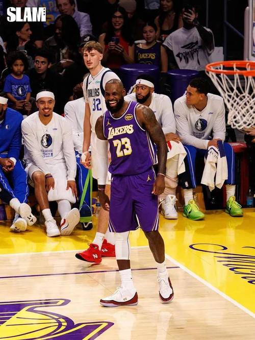 两位传奇!达格利什社媒晒与弗格森合照