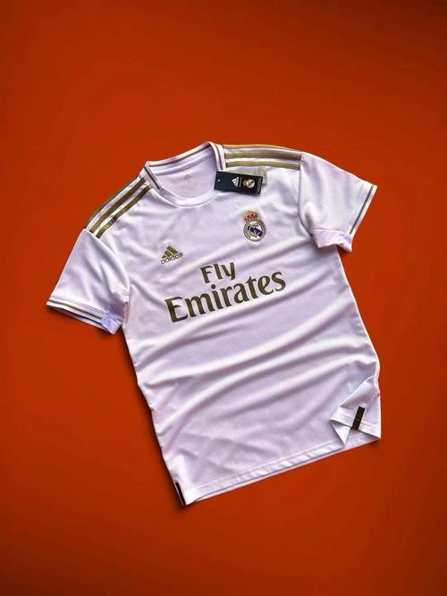 世体：皇马在主场多次被嘘，伯纳乌球场调高广播音量试图掩盖嘘声