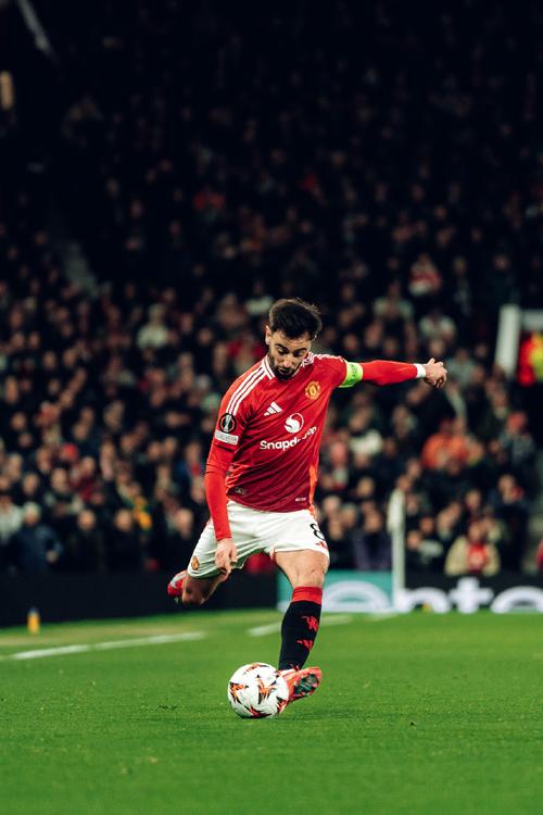 前葡萄牙国脚:B费会愿意终老曼联,他渴望帮球队拿到重要的奖杯