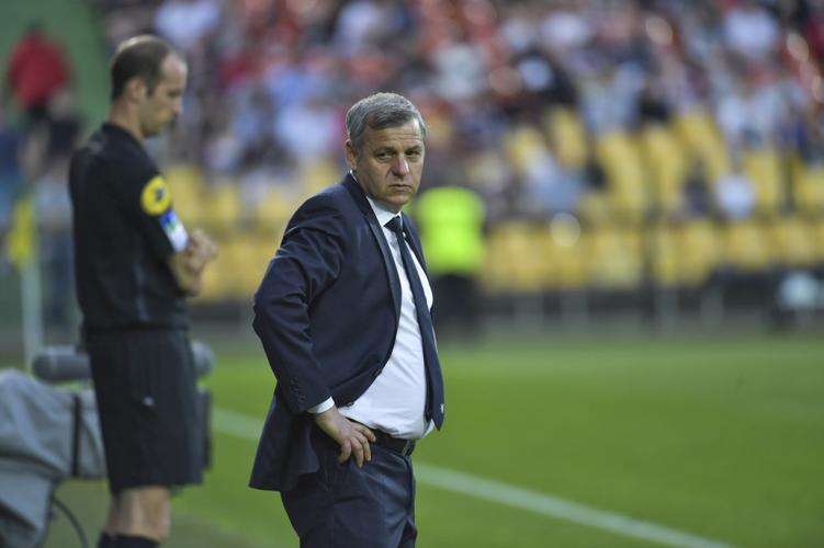 队报：里尔主帅热内西奥父亲去世，对阵图卢兹可能由助教现场指挥