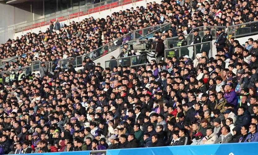 津媒：津门虎教练组鼓励球员保持自信，谢蒂内能否出战还不好说