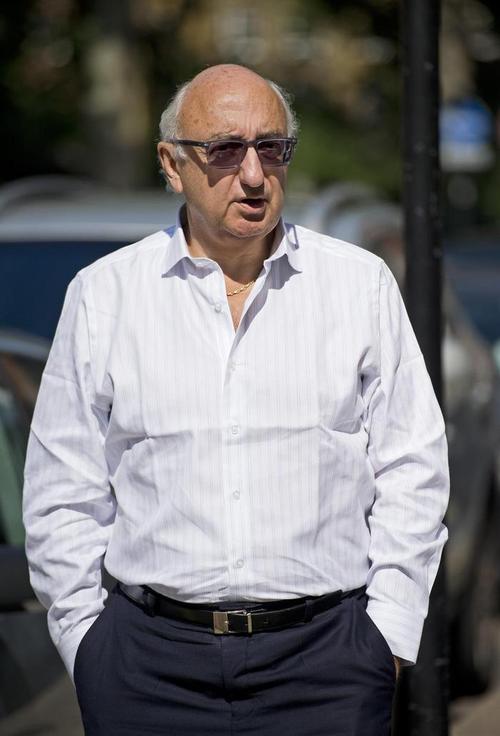 电讯报:贝尔前经纪人巴内特涉嫌贿赂和性侵丑闻,面临多项指控