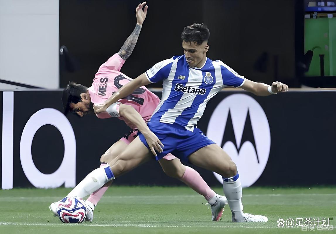 波尔图乌龙球距离43.96米，创造近10年五大联赛、欧冠、欧联纪录