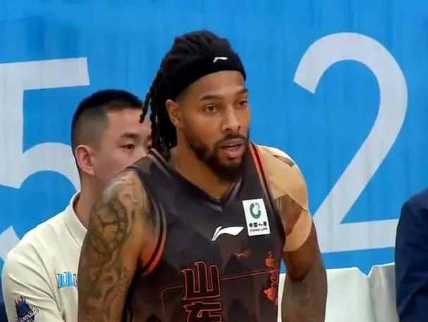 鲁媒:山东外援克里斯恢复得不错 再经过2-3场比赛便能重返赛场