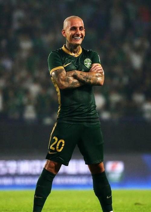 足球报:米特里策非常懊悔并诚恳道歉,俱乐部对其进行了安抚