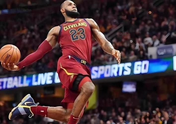 詹姆斯:想要长久保持伟大 需要付出极大的牺牲和自律